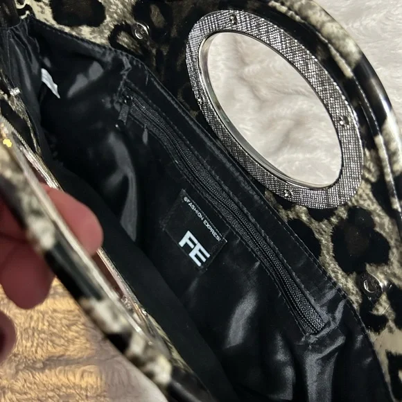 Clutch - Picture 2 of 3